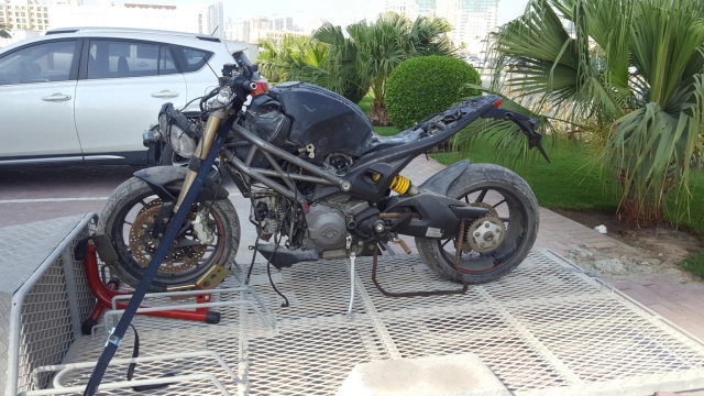 Ducati monster 1100 evo lột xác từ đống phế liệu - 3