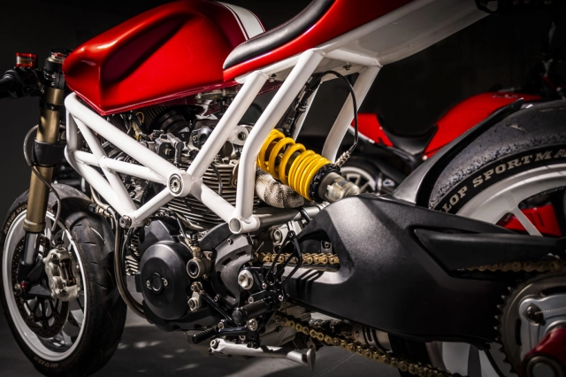 Ducati monster 1100 evo lột xác từ đống phế liệu - 8