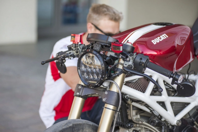 Ducati monster 1100 evo lột xác từ đống phế liệu - 9