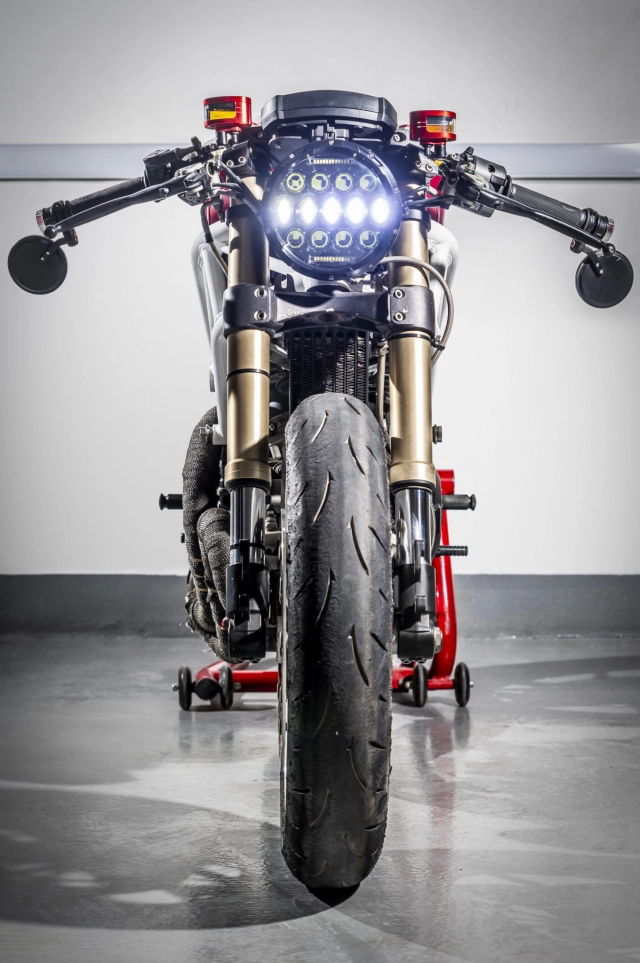 Ducati monster 1100 evo lột xác từ đống phế liệu - 10