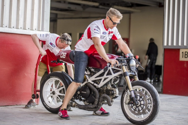 Ducati monster 1100 evo lột xác từ đống phế liệu - 12