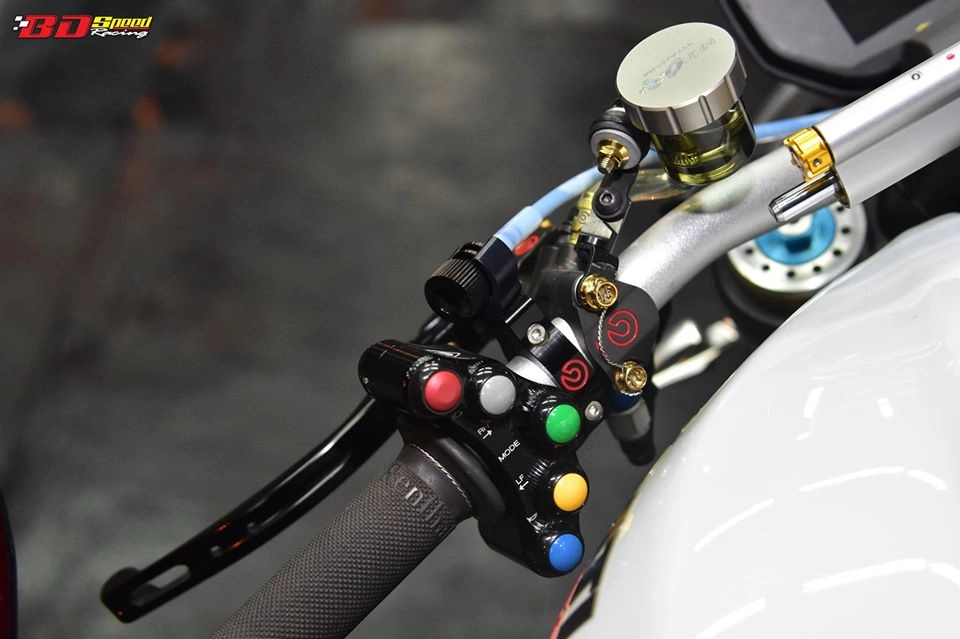 Ducati monster 1200s độ lôi cuốn trong thân hình trắng trẻo - 6