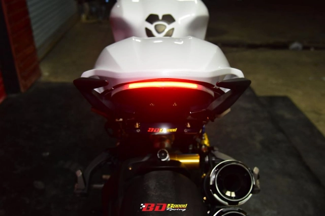 Ducati monster 1200s độ lôi cuốn trong thân hình trắng trẻo - 27