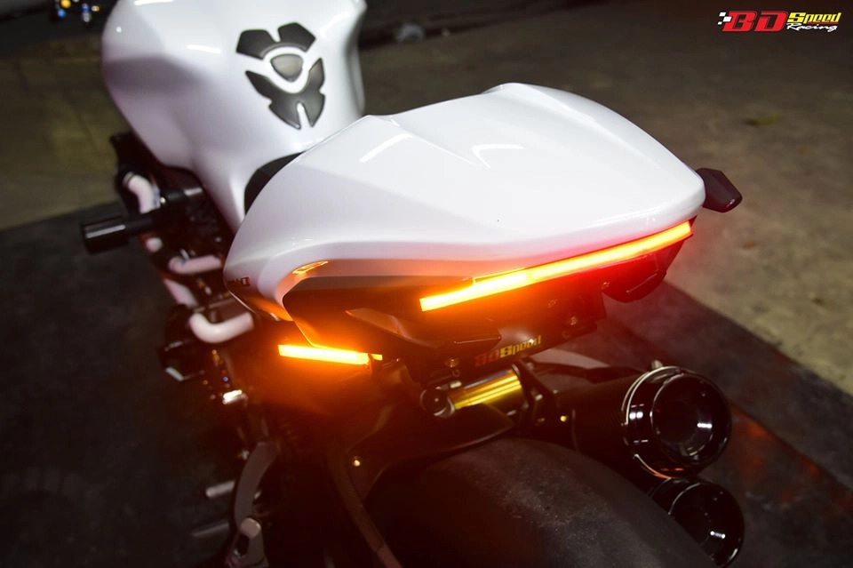 Ducati monster 1200s độ lôi cuốn trong thân hình trắng trẻo - 28