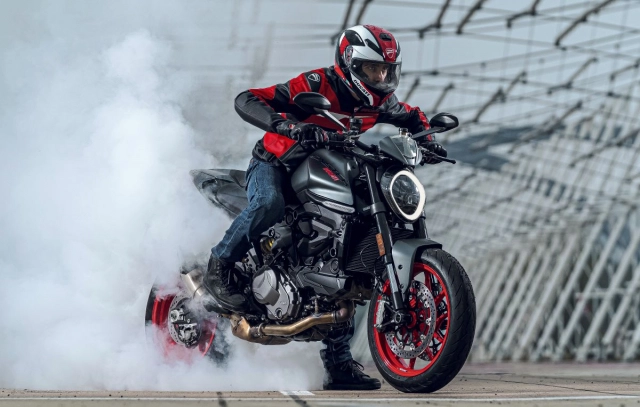 Ducati monster 2021 và mv agusta brutale 800 rr 2021 trên bàn cân thông số - 5