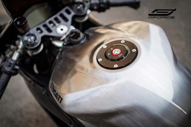 Ducati panigale 959 độ nhẹ nhàng sâu lắng với tông màu đen - 5