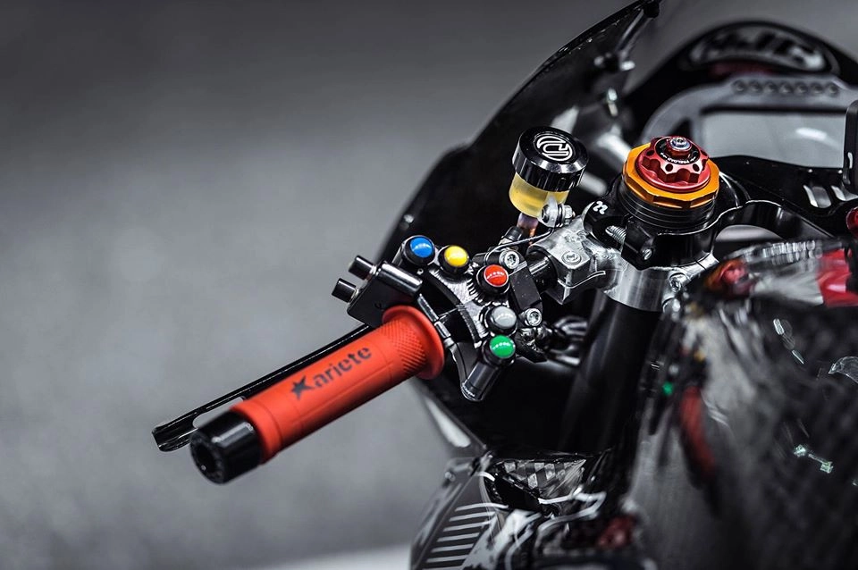 Ducati panigale v4 độ đầy gây cấn với diện mạo full carbon - 6