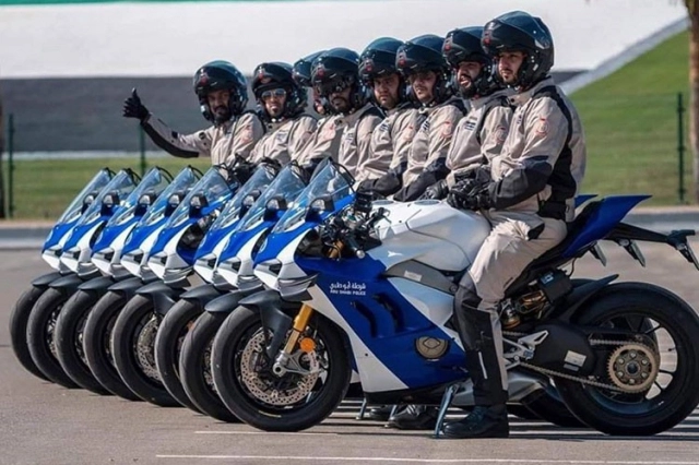 Ducati panigale v4 r được trang bị dành cho lực lượng cảnh sát abu dhabi - 1