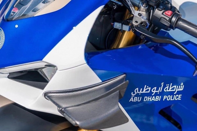 Ducati panigale v4 r được trang bị dành cho lực lượng cảnh sát abu dhabi - 4