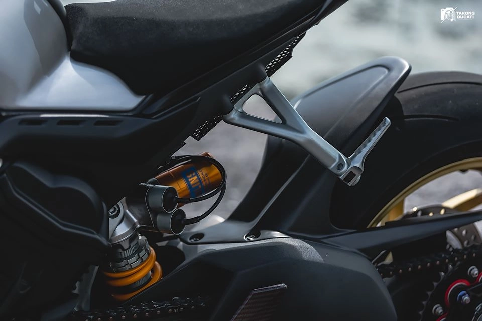 Ducati panigale v4 s độ nổi bật với phong cách xám xi măng - 6