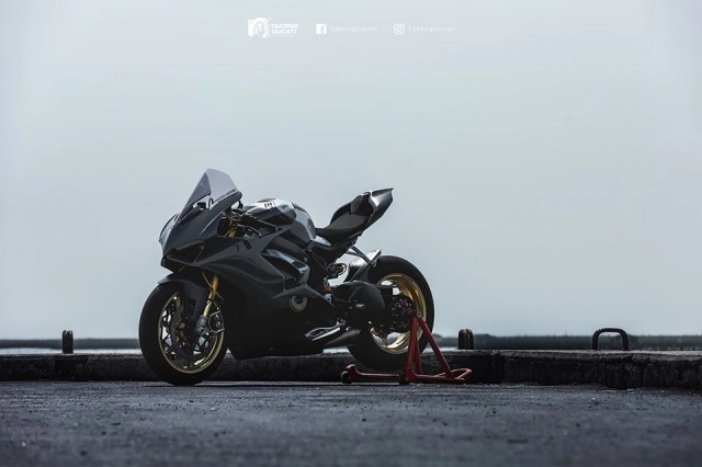 Ducati panigale v4 s độ nổi bật với phong cách xám xi măng - 7