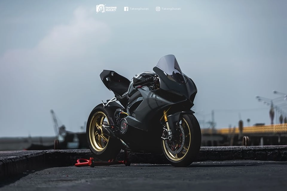 Ducati panigale v4 s độ nổi bật với phong cách xám xi măng - 9