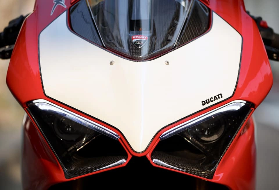 Ducati panigale v4 s độ phong cách đường đua với diện mạo mới đầy mê hoặc - 3