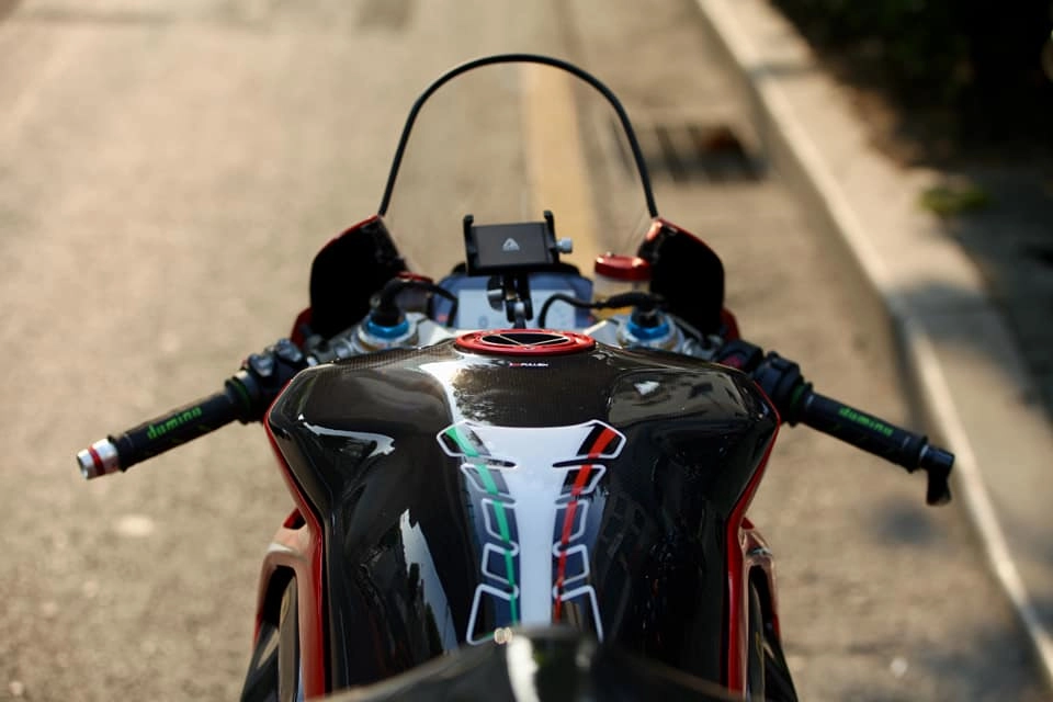 Ducati panigale v4 s độ phong cách đường đua với diện mạo mới đầy mê hoặc - 5