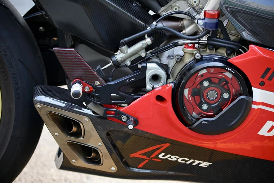 Ducati panigale v4 s độ phong cách đường đua với diện mạo mới đầy mê hoặc - 9