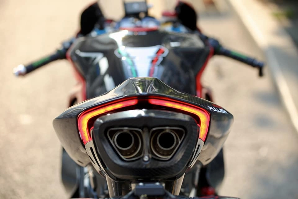 Ducati panigale v4 s độ phong cách đường đua với diện mạo mới đầy mê hoặc - 14