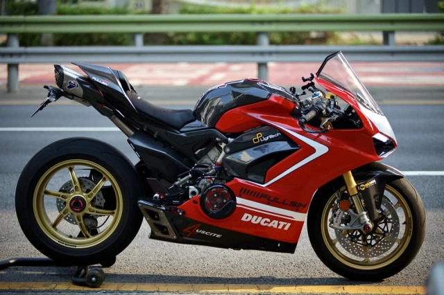 Ducati panigale v4 s độ phong cách đường đua với diện mạo mới đầy mê hoặc - 16