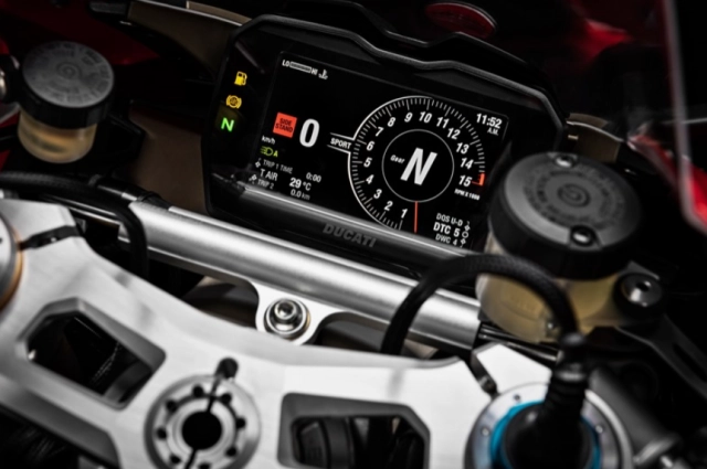 Ducati panigale v4 s và aprilia rsv4 factory 2021 trên bàn cân thông số - 10