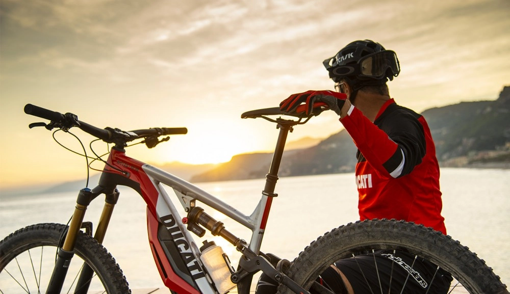 Ducati ra mắt xe đạp trợ lực điện với giá bán lên đến 230 triệu đồng - 1