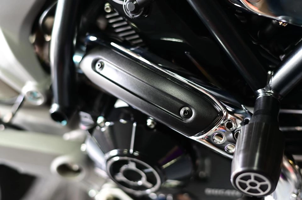 Ducati scrambler 1100 độ cá tính với nhiều chi tiết crom sáng bóng - 9