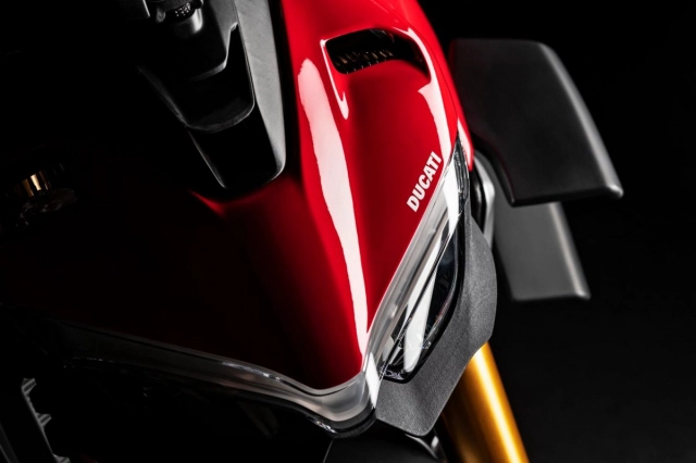Ducati streetfighter v4 chính thức ra mắt với cảm hứng từ nụ cười của kẻ phản diện joker - 1