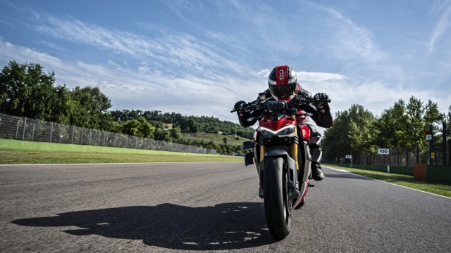 Ducati streetfighter v4 chính thức ra mắt với cảm hứng từ nụ cười của kẻ phản diện joker - 11