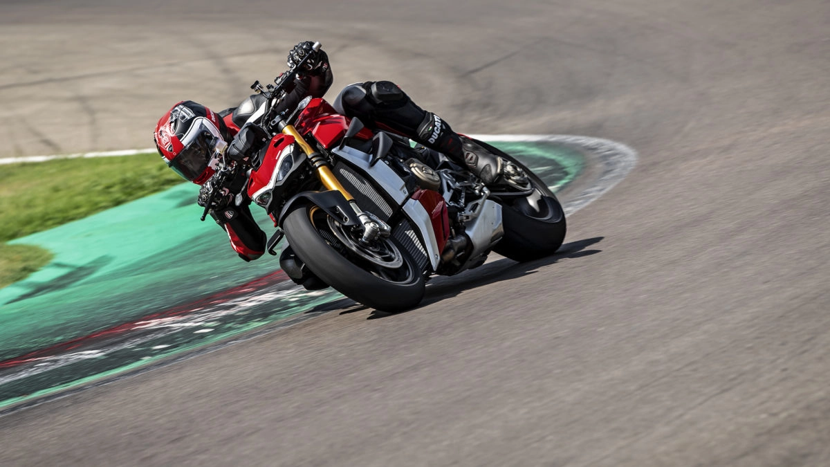 Ducati streetfighter v4 chính thức ra mắt với cảm hứng từ nụ cười của kẻ phản diện joker - 14