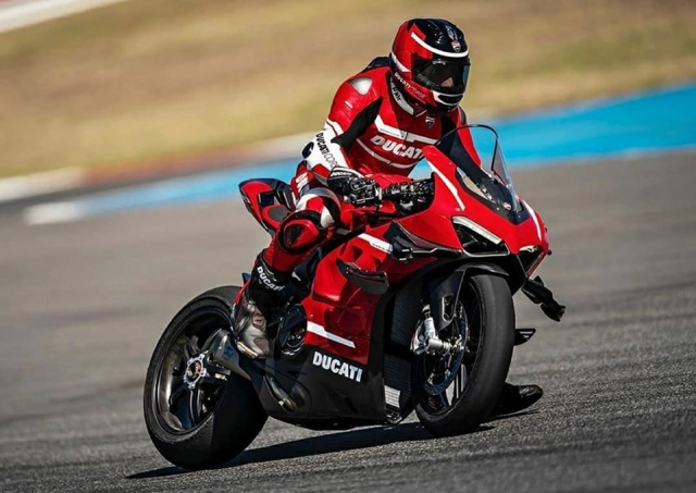 Ducati superleggera v4 lộ diện trước khi được ra mắt chính thức - 9