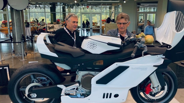 Ducati supermono 2023 tái hiện sau 30 năm ẩn danh - 10