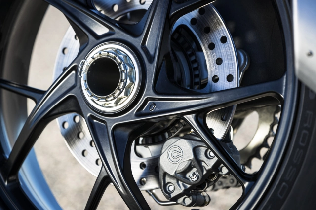 Ducati việt nam chính thức mở bán streertfighter v2 với mức giá cạnh tranh - 13