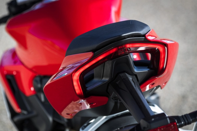Ducati việt nam chính thức mở bán streertfighter v2 với mức giá cạnh tranh - 18