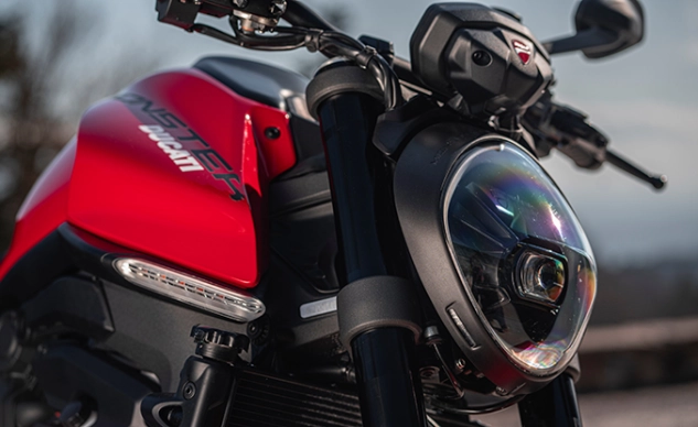 Ducati world premiere 2023 sẽ tiết lộ monster sp scrambler mới panigale v4 r - 1