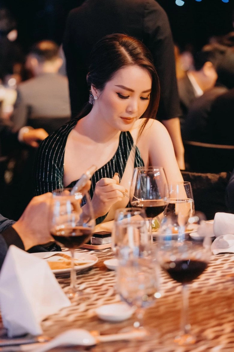 Dụi mắt không nhận ra nhan sắc á hậu thụy vân trong hình ảnh mới - 7