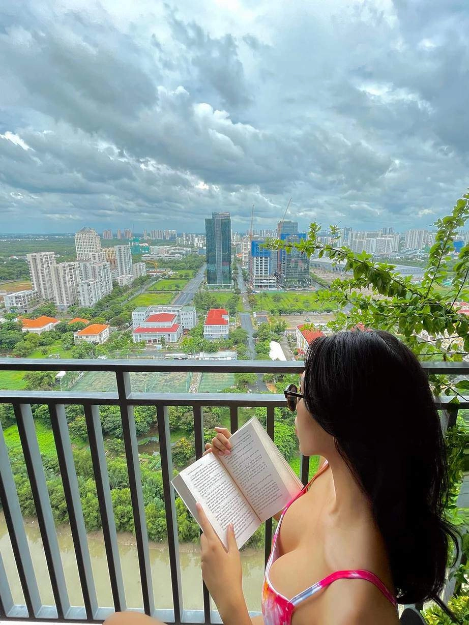 Đụng độ nữ hoàng không nội y bạn gáitin đồn của kỳ duyên chân dài 1m2 vẫn run sợ - 9