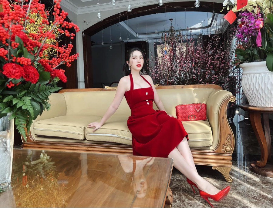Được chồng cưng bảo thy lại dáng thần tốc diện váy gợi cảm khoe da trắng mịn màng - 1