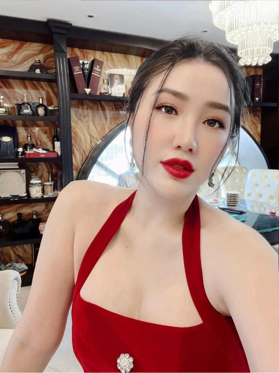 Được chồng cưng bảo thy lại dáng thần tốc diện váy gợi cảm khoe da trắng mịn màng - 3