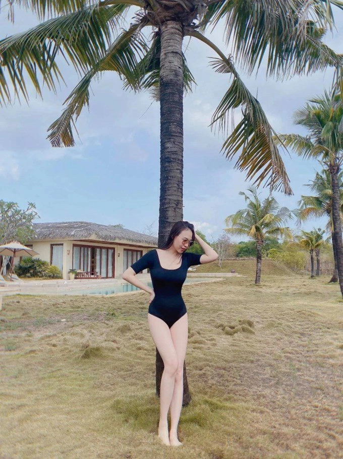 Được chồng cưng đàm thu trang sau sinh 1 năm vòng eo bé xíu chân thon nuột nà - 10