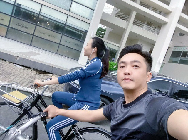 Được chồng cưng đàm thu trang sau sinh 1 năm vòng eo bé xíu chân thon nuột nà - 11