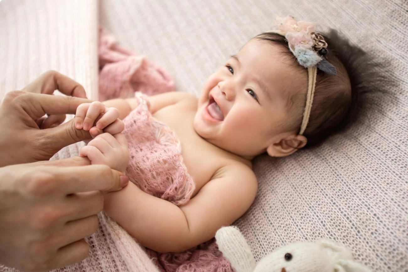 Được mẹ làm điệu lúc đang ngủ con gái vân trang khiến dân tình xuýt xoa vì quá đáng yêu - 12