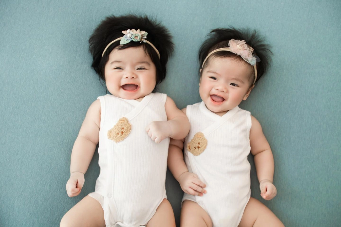 Được mẹ làm điệu lúc đang ngủ con gái vân trang khiến dân tình xuýt xoa vì quá đáng yêu - 13