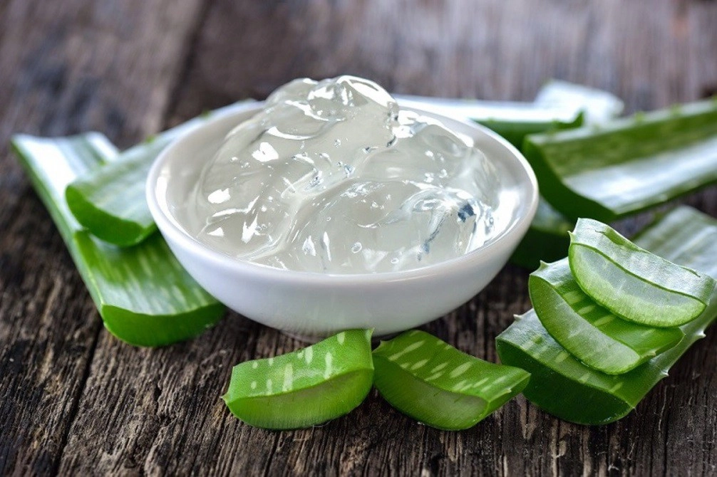 Dưỡng da căng bóng sáng hồng tự nhiên nhờ những cách làm đẹp từ nha đam siêu đơn giản - 1