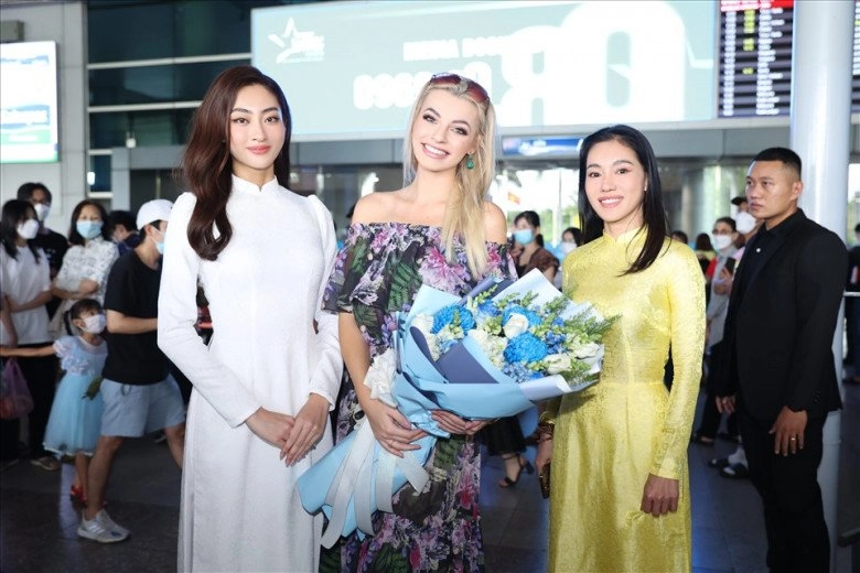 Đương kim miss world 2019 diện đầm hồng khoe body nảy nở gửi lời chào tới eva - 3