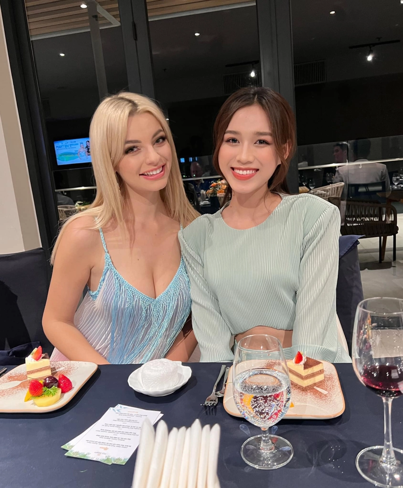 Đương kim miss world 2019 diện đầm hồng khoe body nảy nở gửi lời chào tới eva - 7