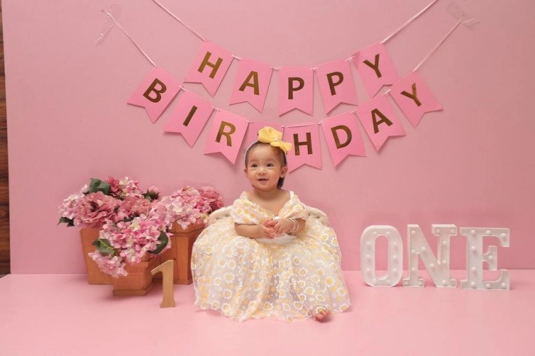 Dv hiếu hiền 1m5 lấy vợ mỹ nhân kém 9 tuổi được vợ sinh liền 3 con giống hệt bố - 9