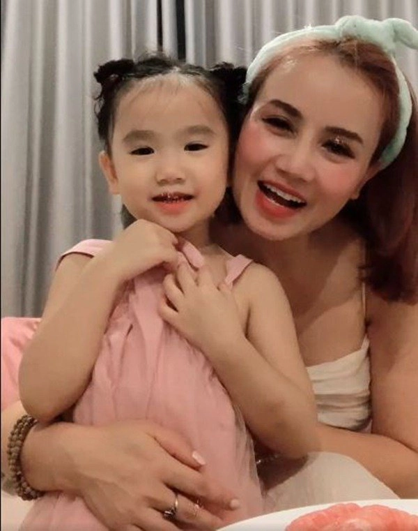 Dv hoàng yến đẹp lại sau khi bị chồng 4 làm gãy mũi tự hào 3 lần làm single mom - 6