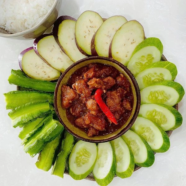 Elly trần giải thích về vòng một lưng mình gầy lắm tất cả số đo đều dồn lên phía trước - 17