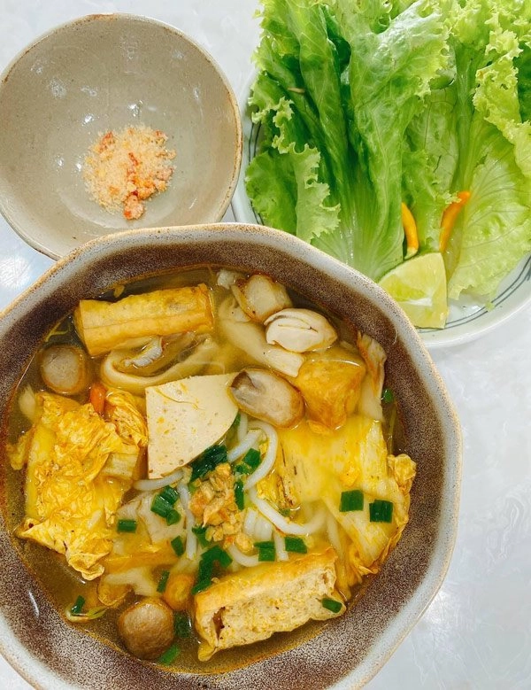 Elly trần giải thích về vòng một lưng mình gầy lắm tất cả số đo đều dồn lên phía trước - 19