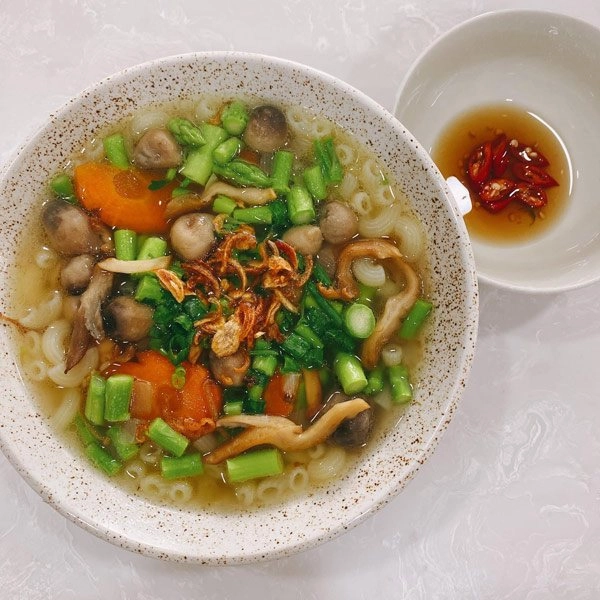 Elly trần giải thích về vòng một lưng mình gầy lắm tất cả số đo đều dồn lên phía trước - 20