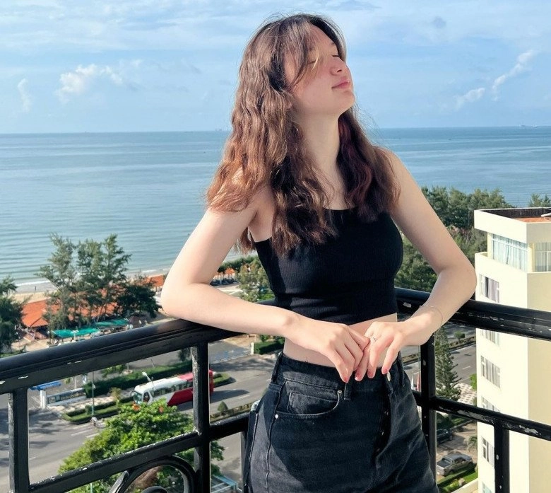 Em gái đặng văn lâm 15 tuổi cao 1m8 da trắng nõn nà được anh trai chiều chuộng như công chúa - 1