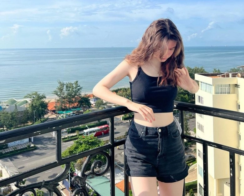 Em gái đặng văn lâm 15 tuổi cao 1m8 da trắng nõn nà được anh trai chiều chuộng như công chúa - 2